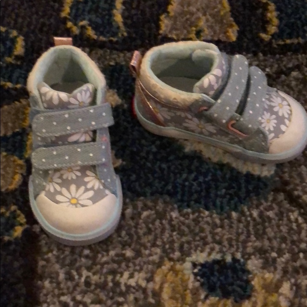 New never worn See Kai Run girl’s hi top sneakers